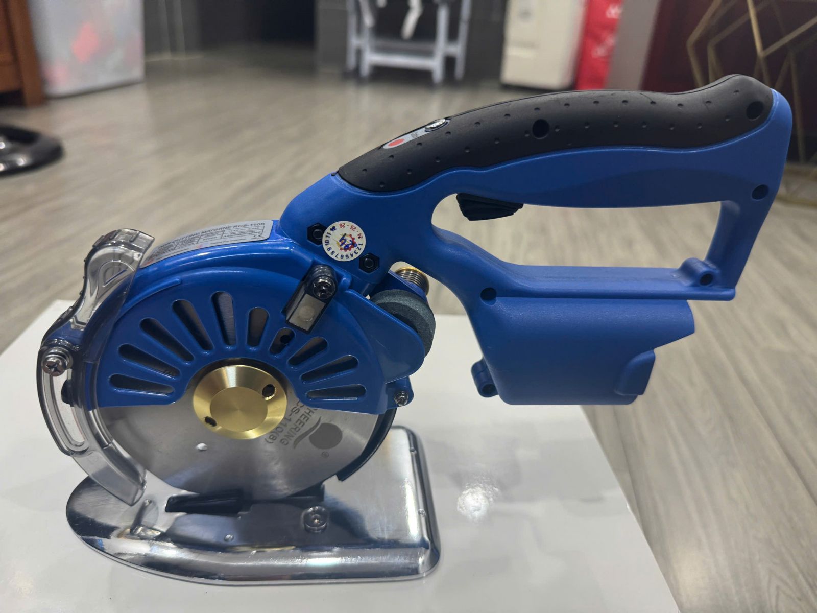 MÁY CẮT CẦM TAY RCS-110B DÙNG PIN